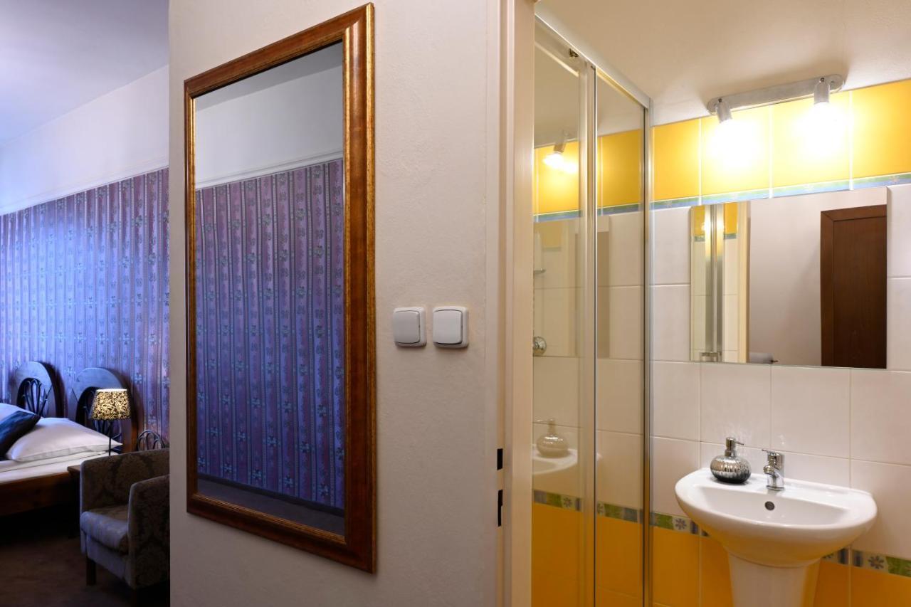 Hotel Boucek 크로메르지 외부 사진