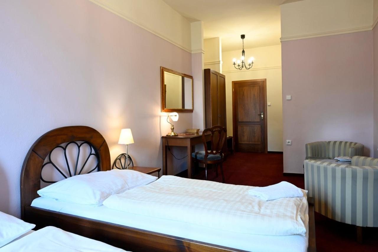 Hotel Boucek 크로메르지 외부 사진